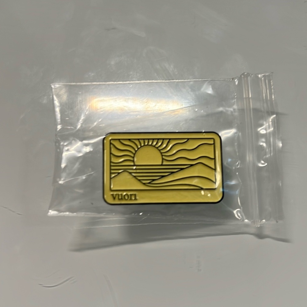 Vuori Sunset Pin